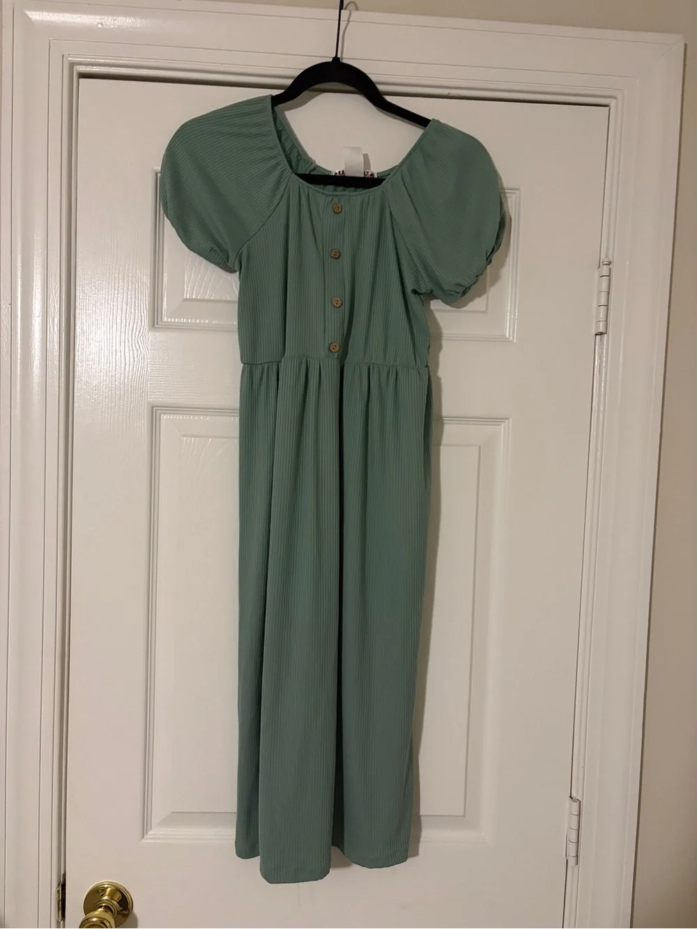 New with tags Girl’s Sage Green Button-Front Midi Dress